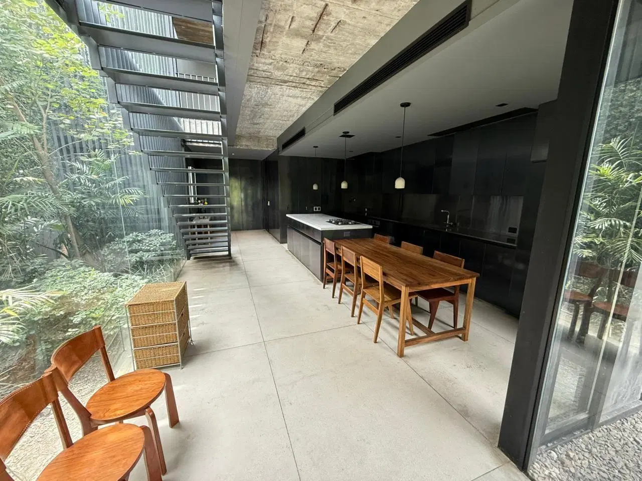 Espectacular casa de diseño con gran fondo 4