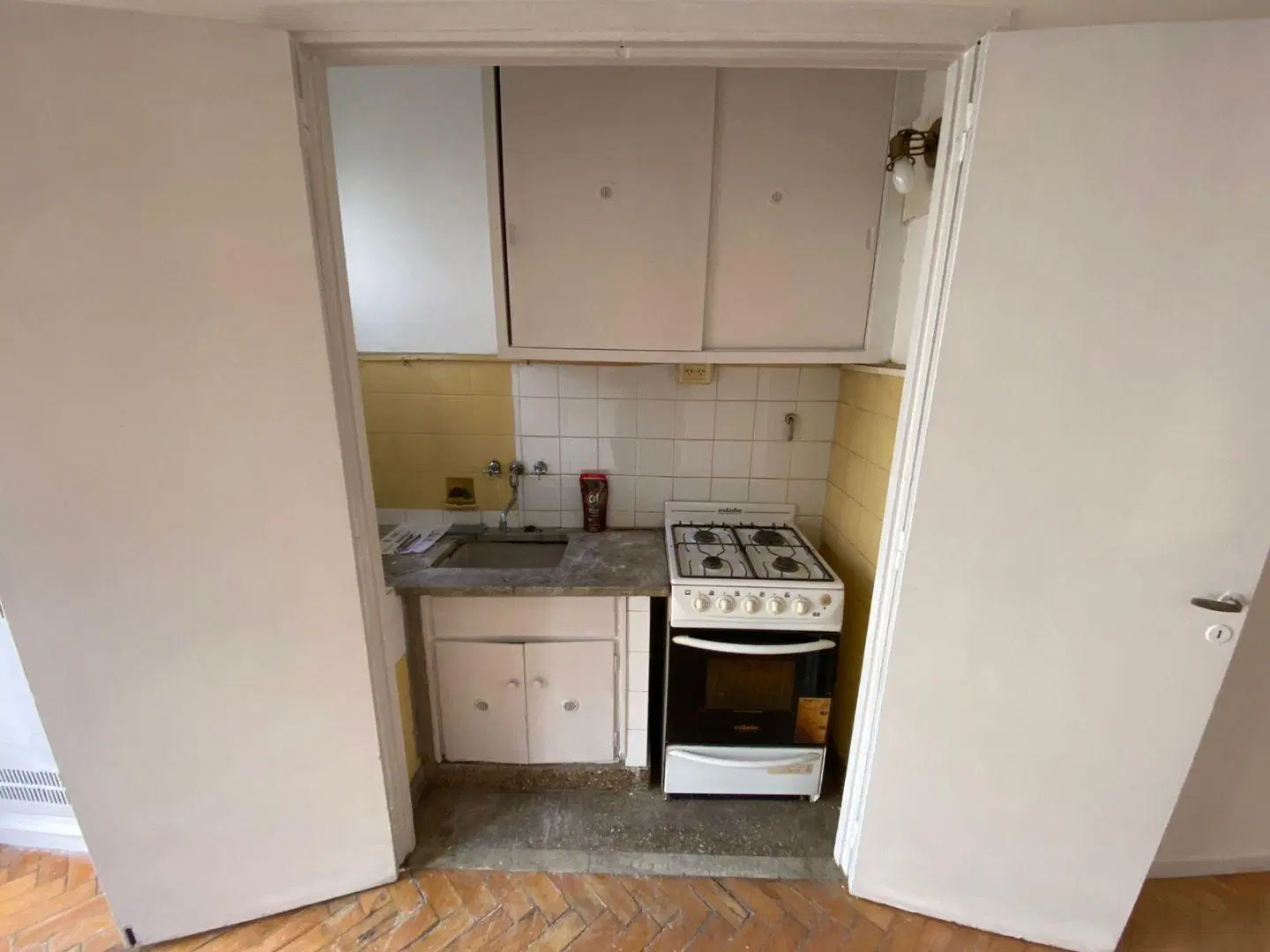Practico monoambiente con kitchenette en Caballito 4