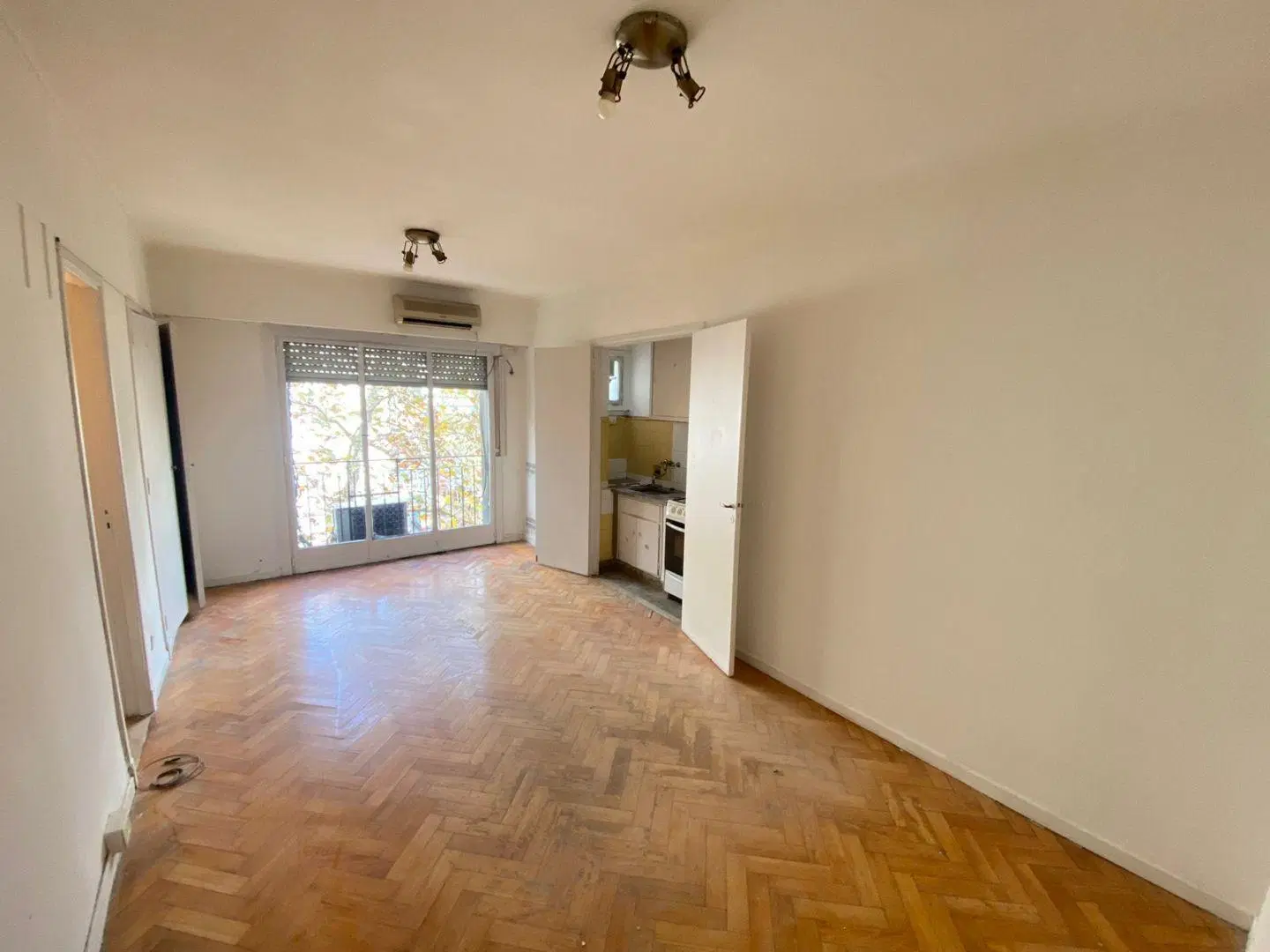 Practico monoambiente con kitchenette en Caballito 1