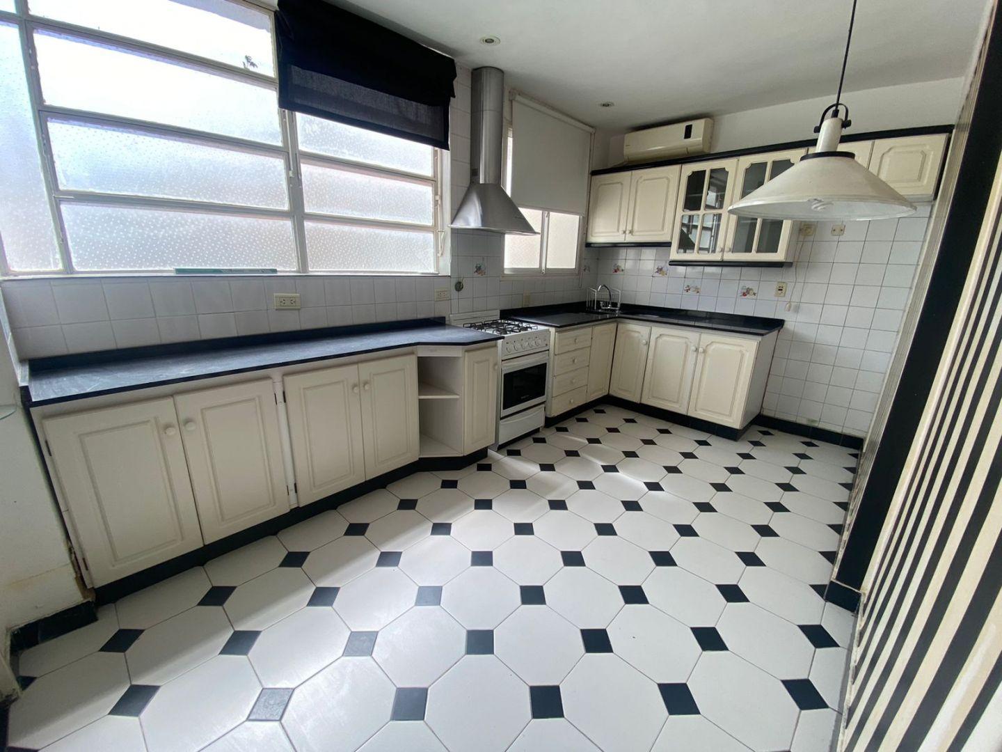 Foto de Gran 3 ambientes de 80 m2 zona CID Campeador - Villa Crespo, imagen 2