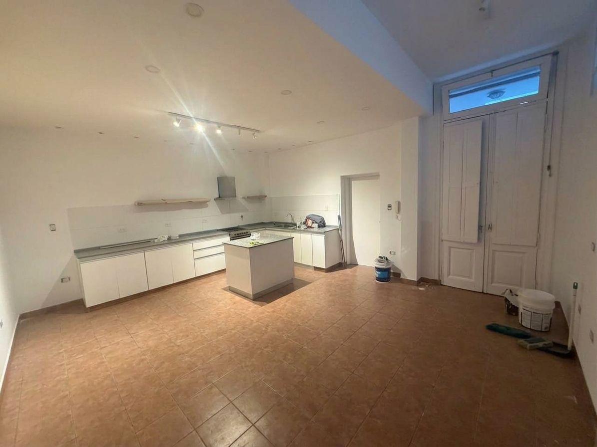 Foto de Hermoso PH tres ambientes con patio y parrilla, imagen 1