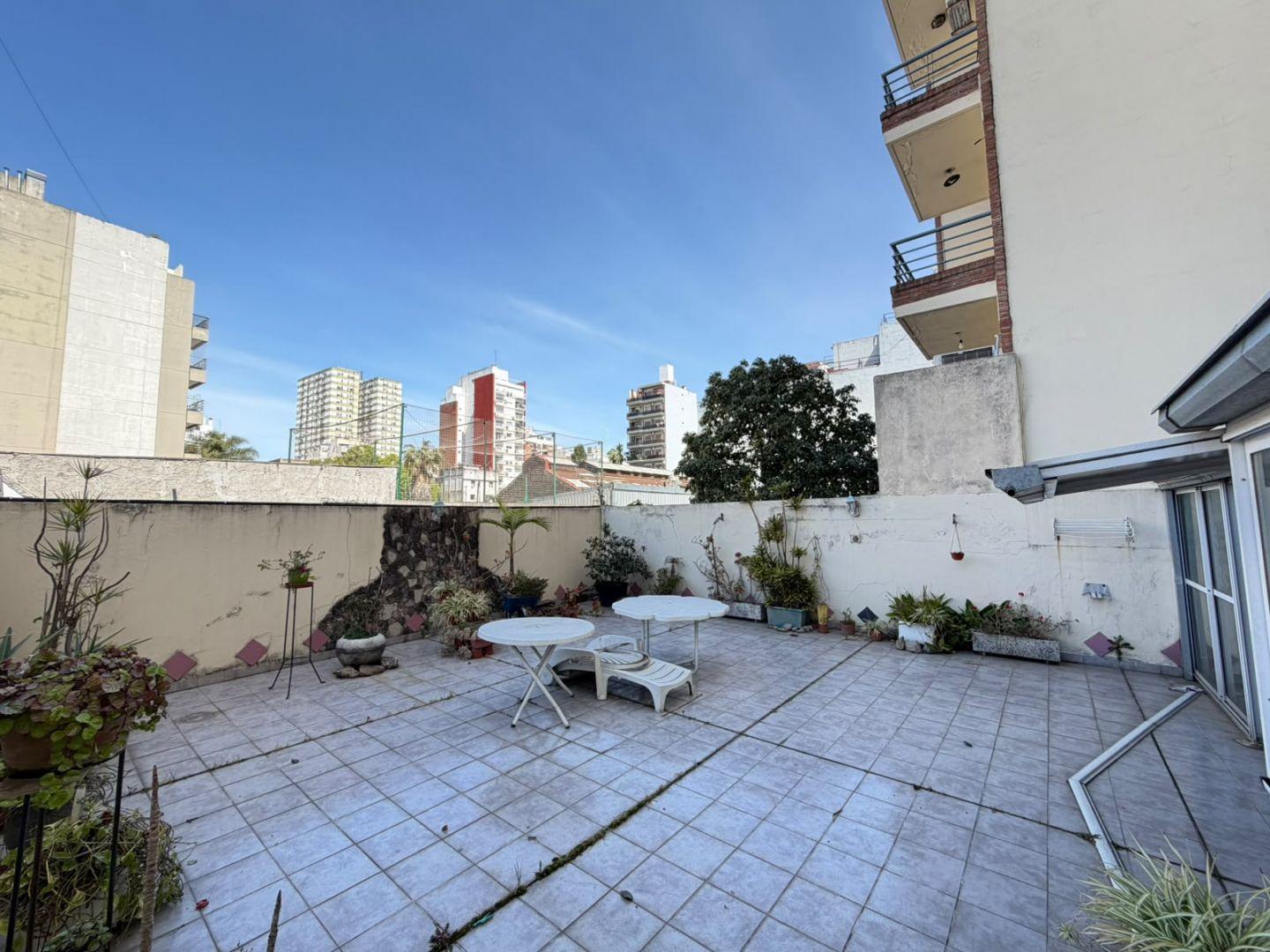 Foto de VENTA 3 ambientes ,patio, balcón y cochera Caballito, imagen 2
