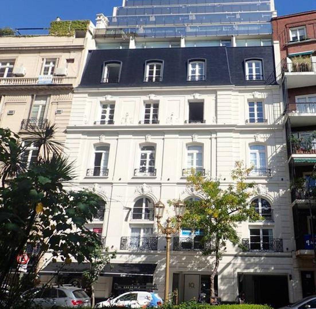 IQ Recoleta Plaza, Montevideo 1200 entre Juncal y Arenales, piso alto, Recoleta.