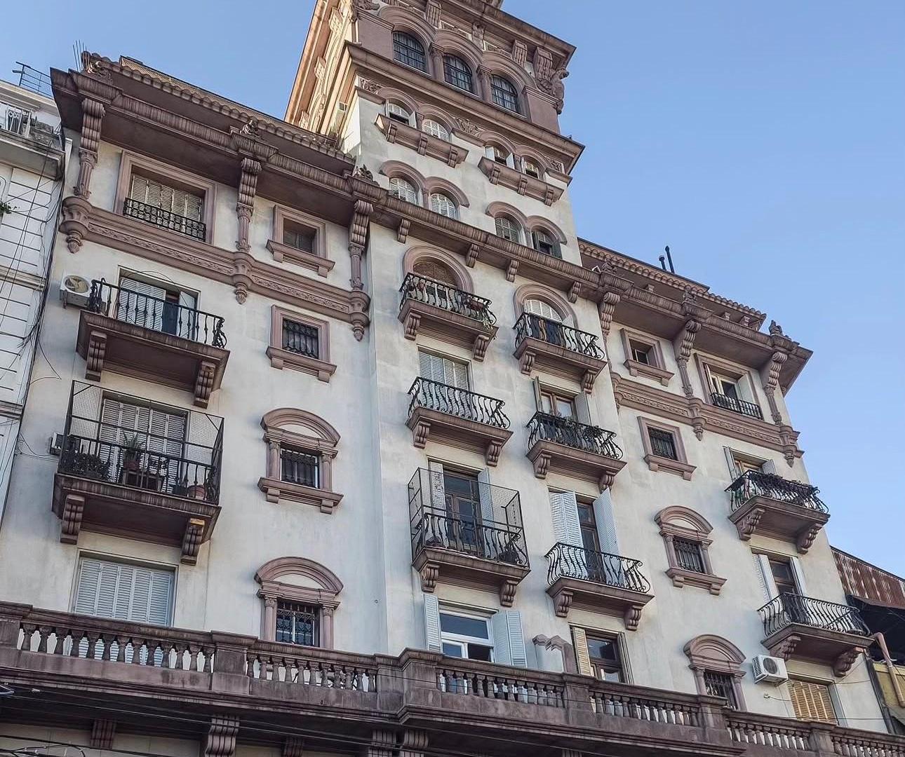 Foto de Tte Gral Juan D.Peron 2700, entre Castelli y Av.Pueyrredon, Balvanera, imagen 1