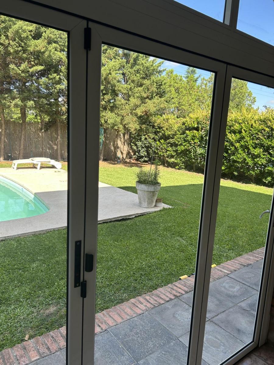 Foto de EL BOSQUE COUNTRY CLUB u$s 159.000.-RETASADA CASA 3 DORM STE PILETA, imagen 5