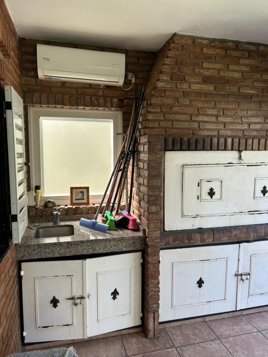 Foto de EL BOSQUE COUNTRY CLUB u$s 159.000.-RETASADA CASA 3 DORM STE PILETA, imagen 3