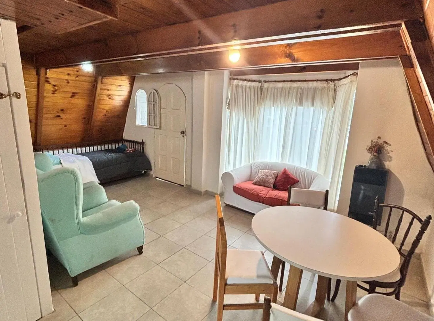 IMPECABLE CASA ESTILO ALPINA TOTALMENTE RECICLADA 2
