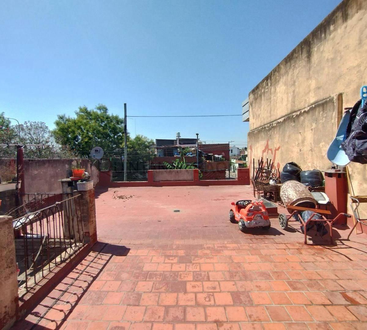 Venta de Casa de 5 Ambientes en Pompeya 2