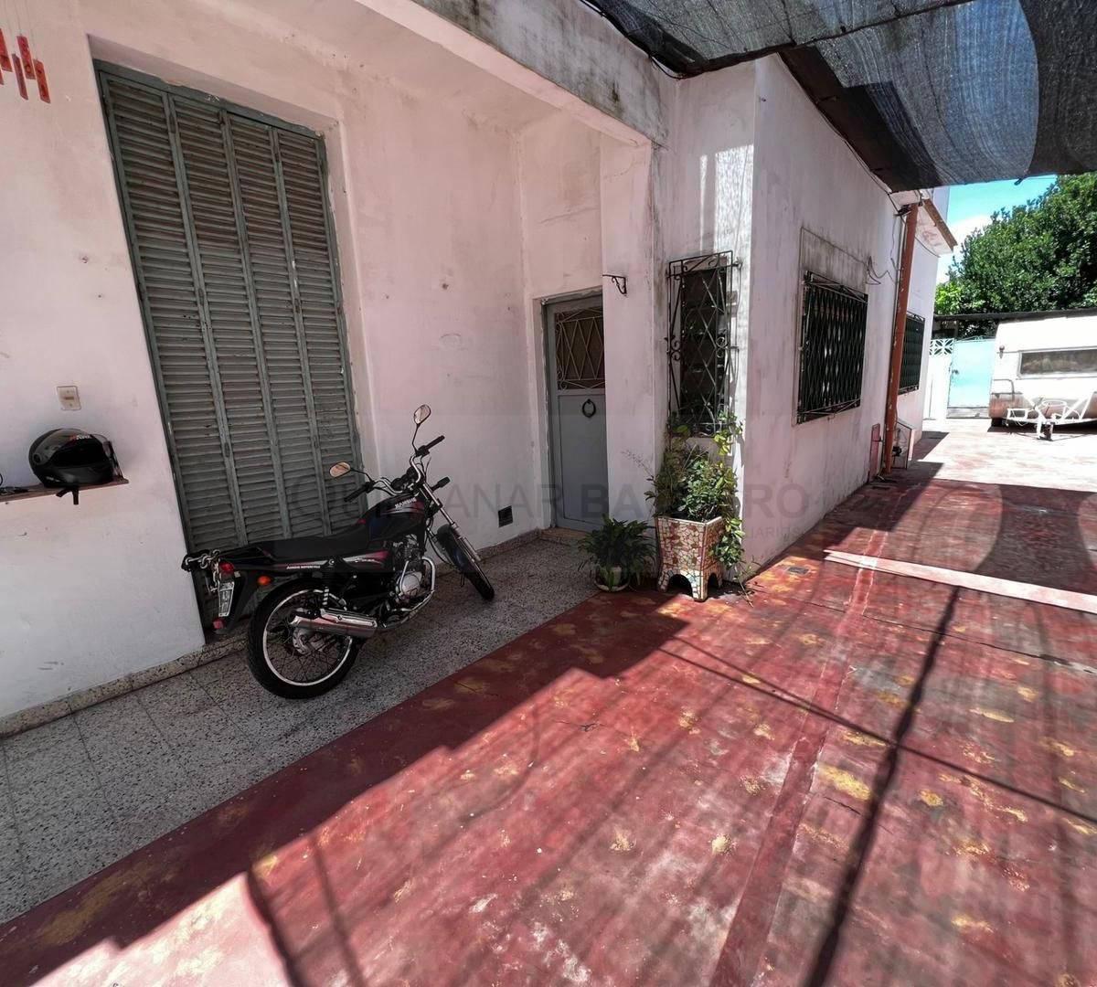 Venta de Casa con 3 Departamentos en Soldati 4