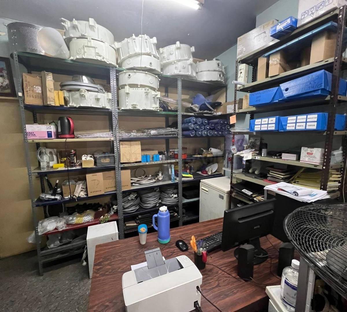 Venta de Local en Pompeya 4
