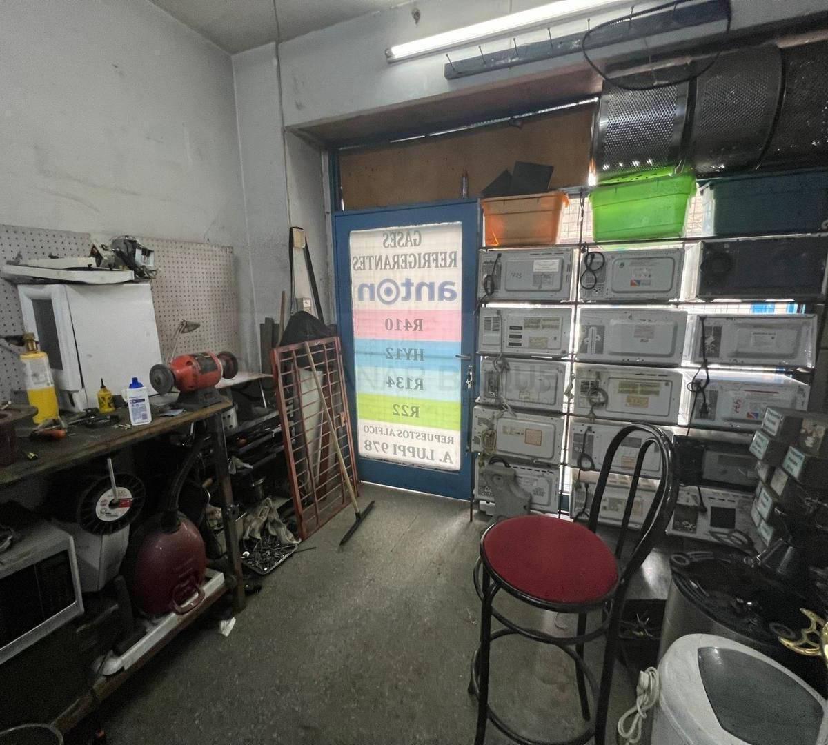 Venta de Local en Pompeya 3