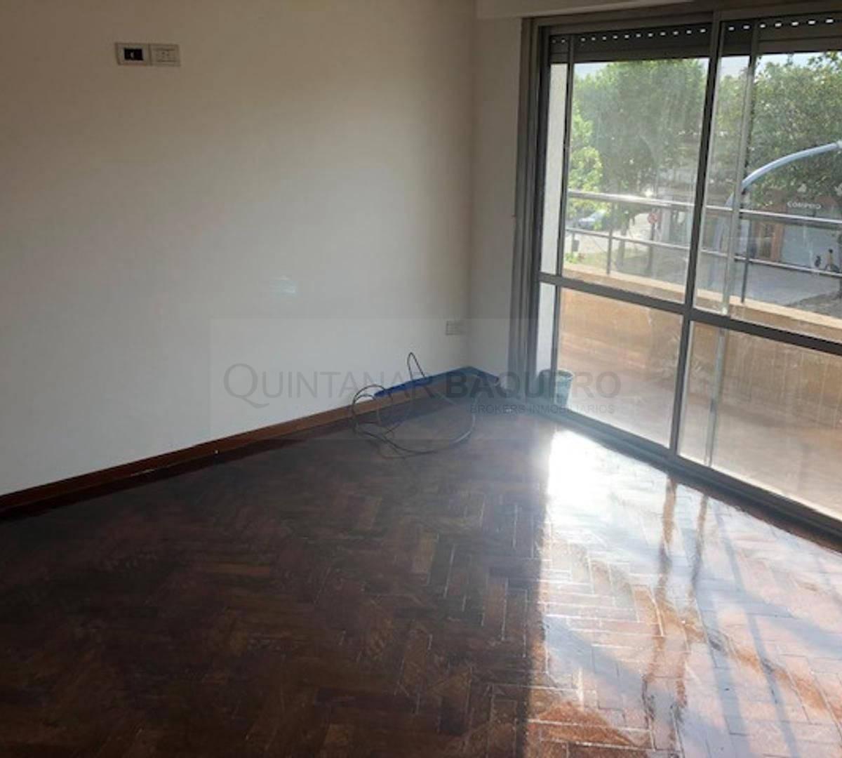 Venta de 5 Departamentos y Galpón en Block en Pompeya 3
