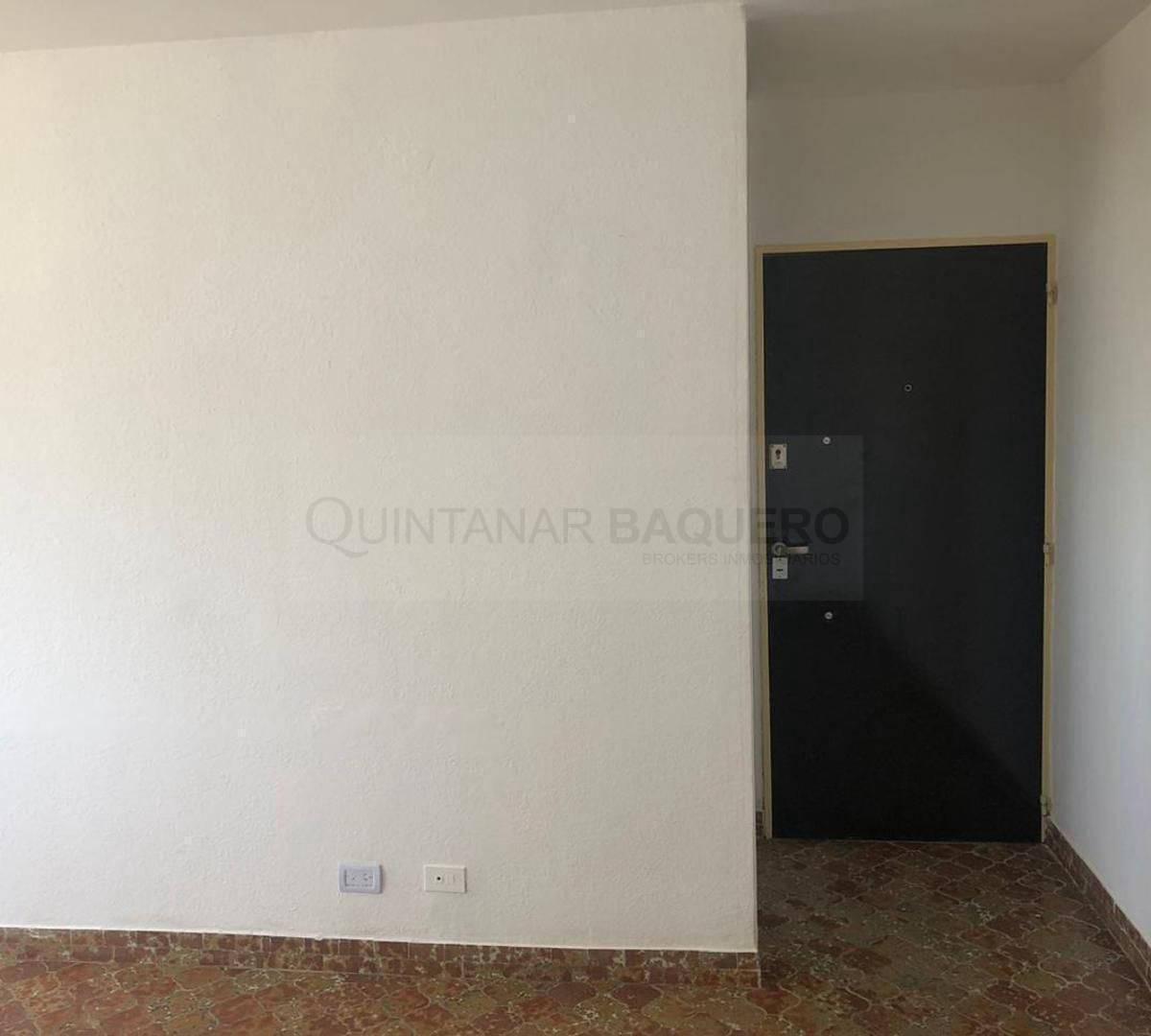 Venta de Departamento de 3 Ambientes en Lugano 4