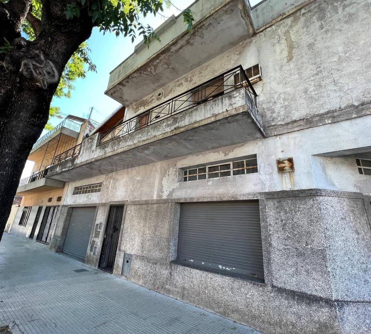 Venta de Casa con 2 Locales en Villa Soldati 3