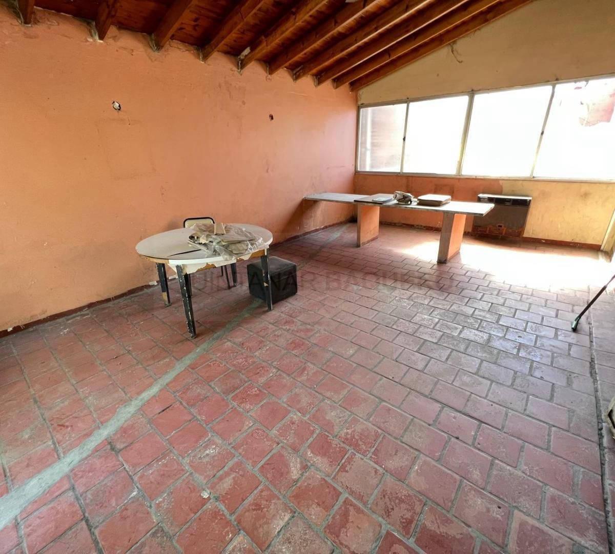 Venta de Casa con 2 Locales en Villa Soldati 4