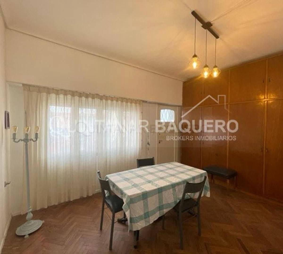 Venta: Casa de 5 Ambientes con Garage. Floresta. 5