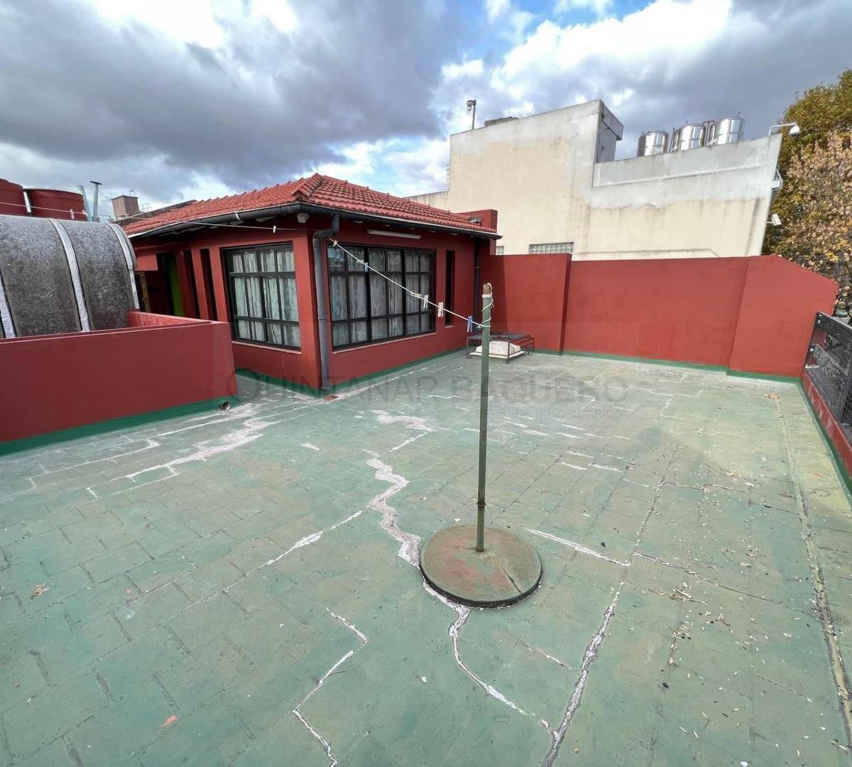 Venta de Casa de 3 Ambientes con Pompeya 2