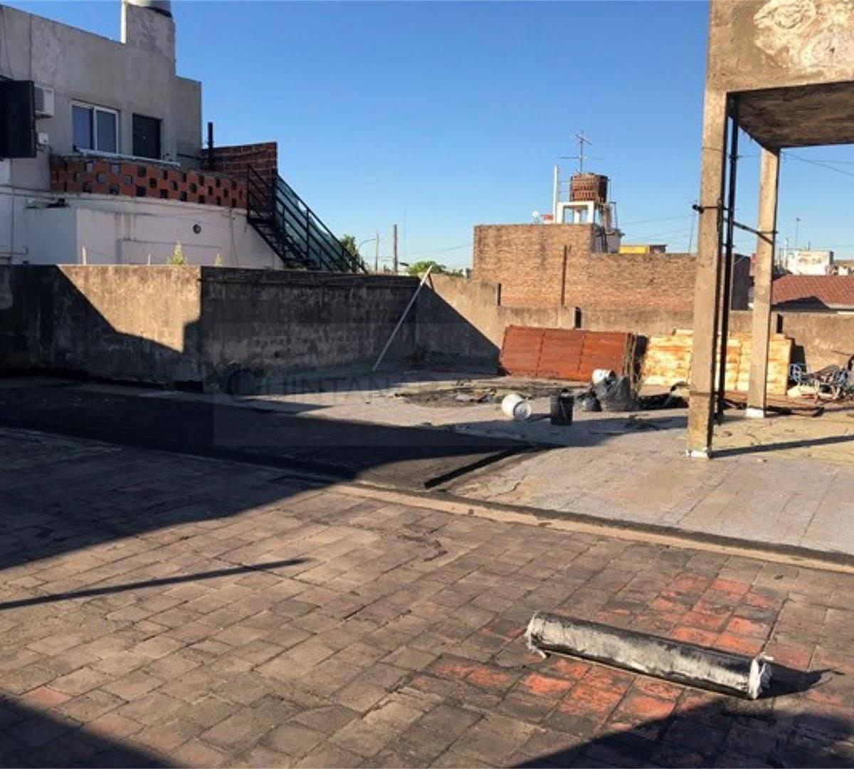 Venta de Galpón con Dos Locales 5