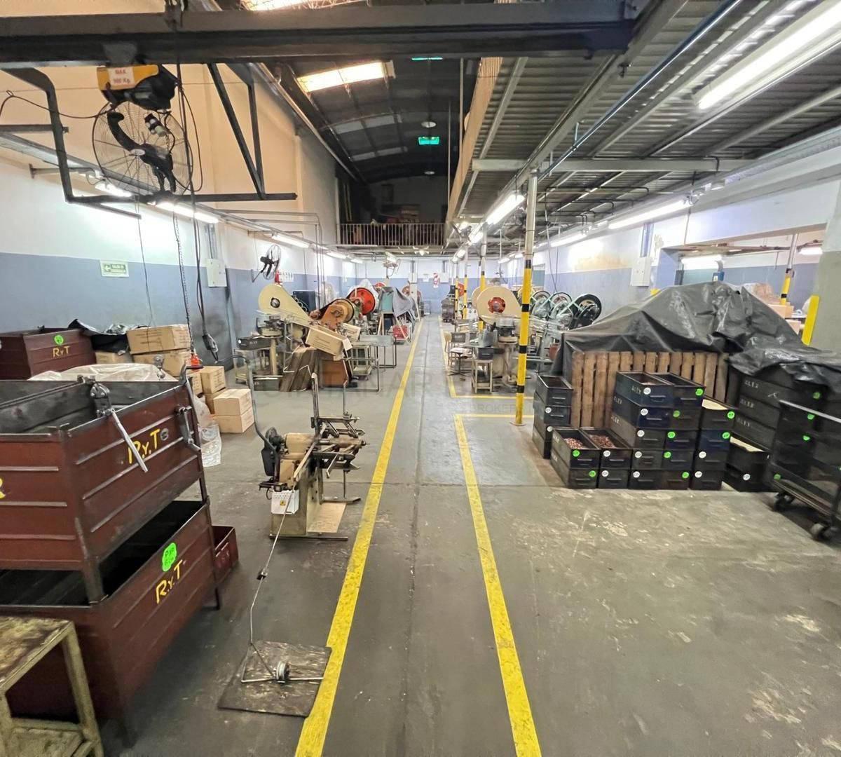 Venta de Deposito de 612 m² 5