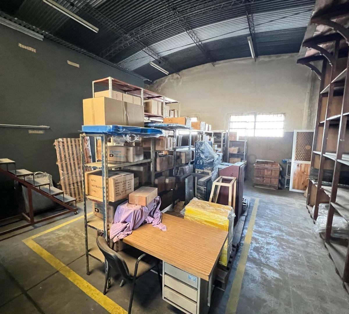 Venta de Deposito de 612 m² 3