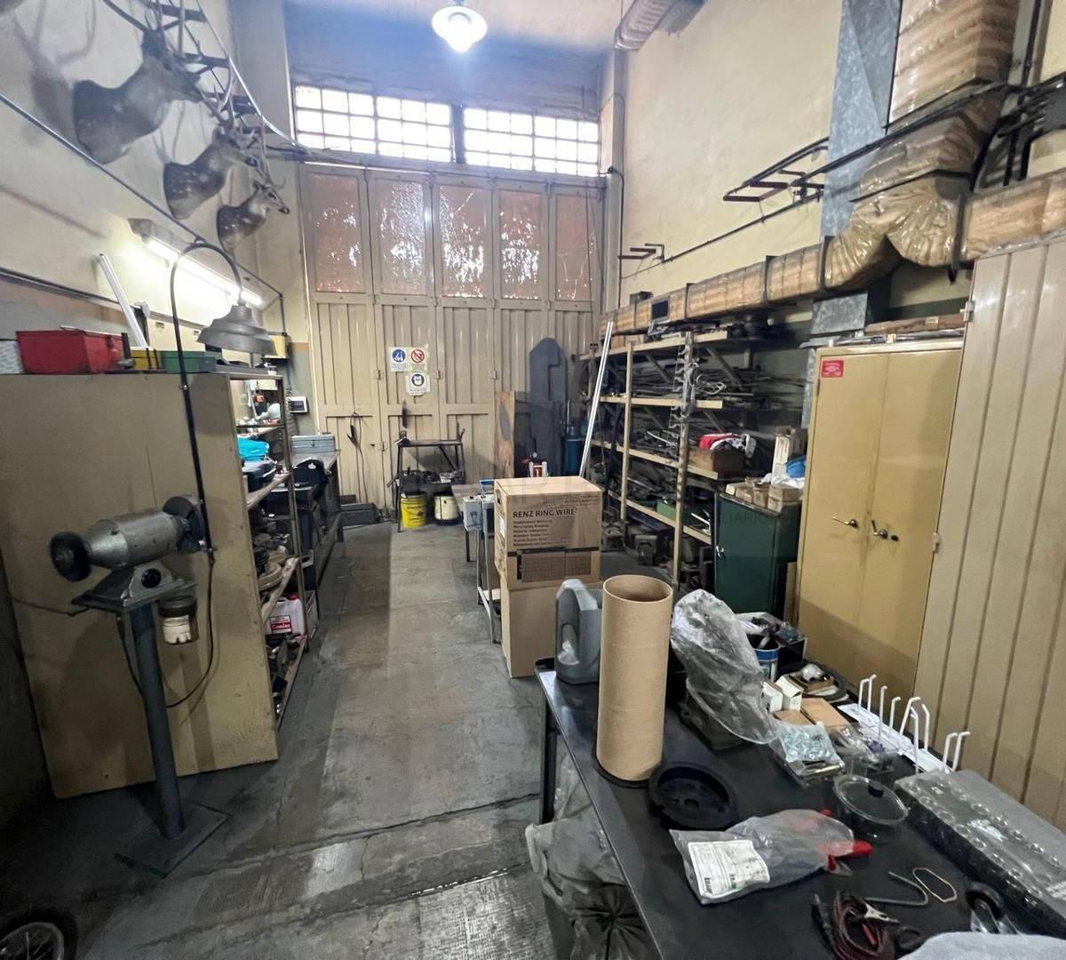 Venta de Deposito de 612 m² 1
