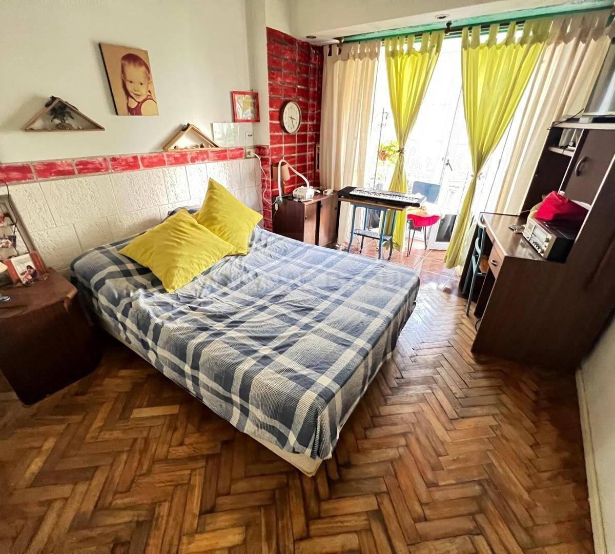 Venta de Departamento con Local 4