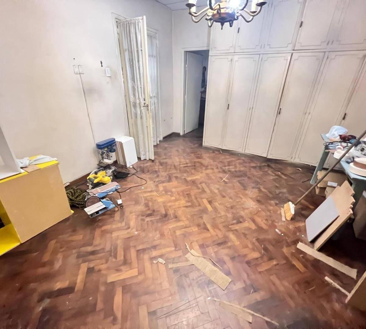 Venta de Casa con Jardin en Pompeya 2