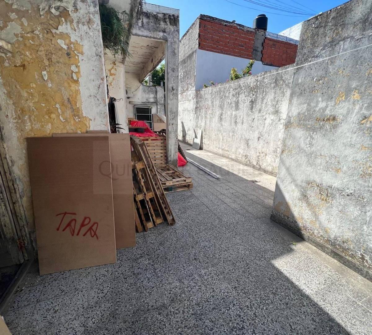 Venta de Casa con Jardin en Pompeya 3