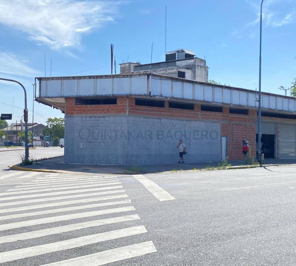 Venta de Local en Pompeya 4
