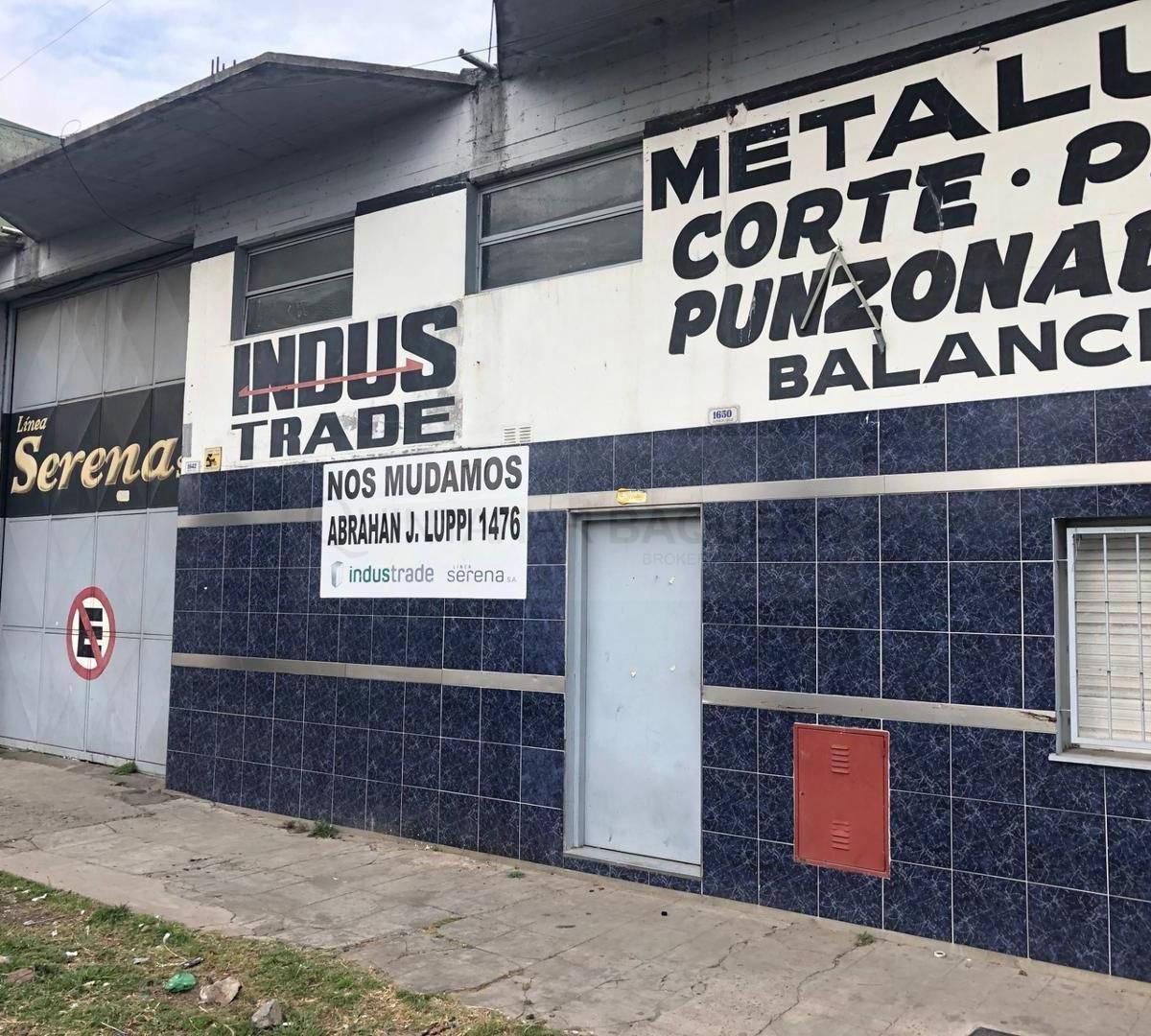 Venta de Deposito de 780 m² en Pompeya 1