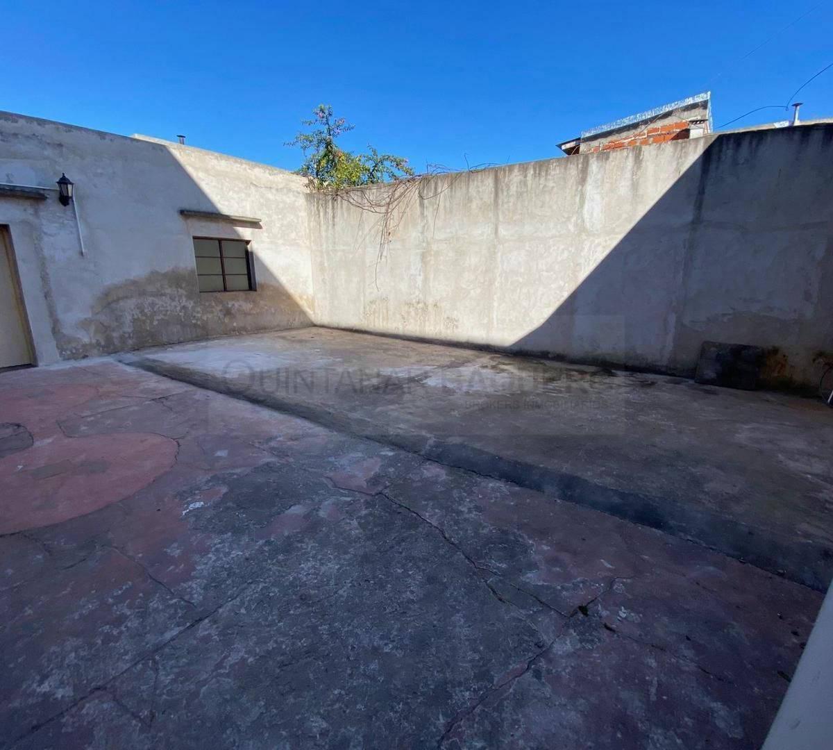 Venta de Casa con Garaje, Local y Galpón 5
