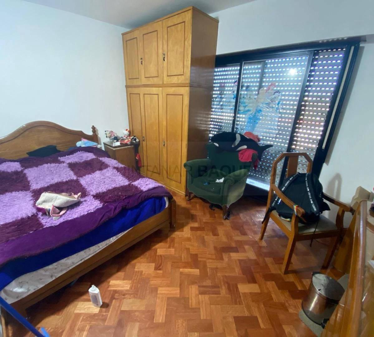 Venta de Departamento Tipo Casa de 3 Ambientes con Local 2