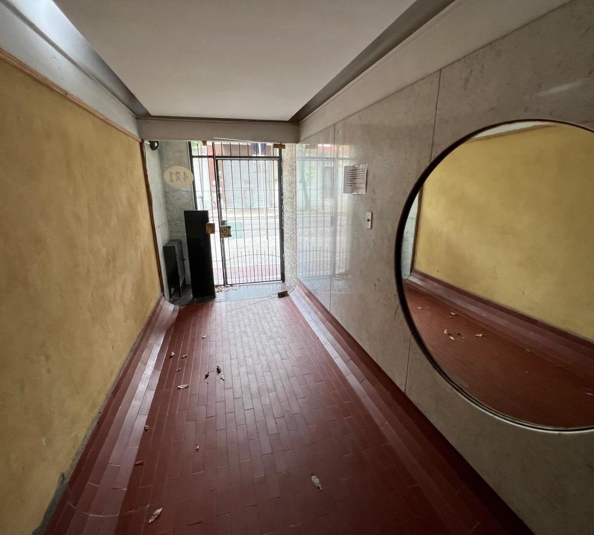 Venta y Alquiler de Departamento de 4 Ambientes en Pompeya 5
