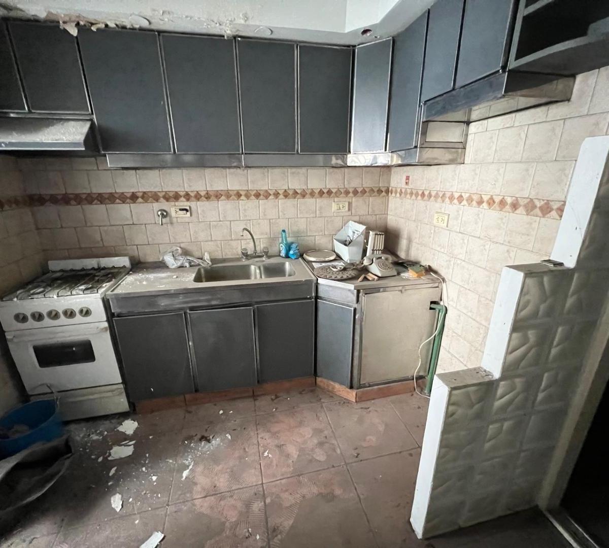 Venta y Alquiler de Departamento de 4 Ambientes en Pompeya 2