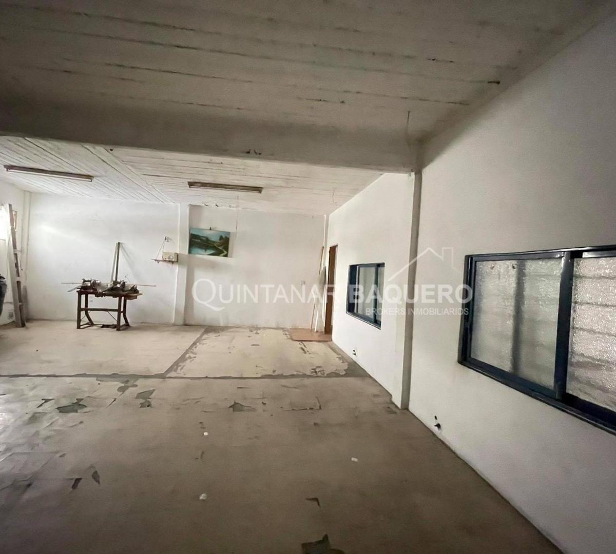Venta: Casa con Galpón (300 M²) en Parque Avellaneda. 5