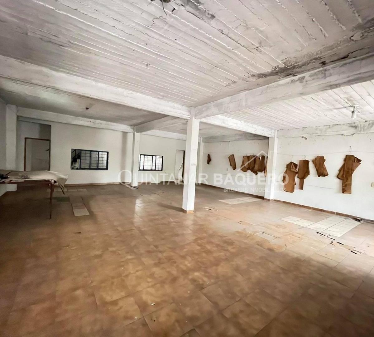 Venta: Casa con Galpón (300 M²) en Parque Avellaneda. 4