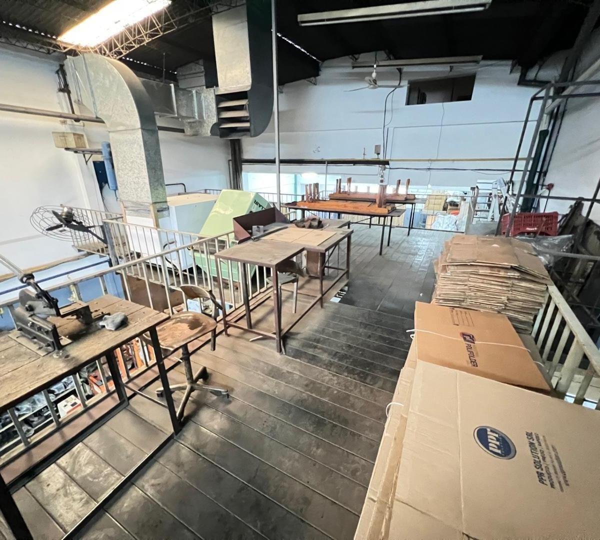 Venta de Excelente Deposito de 1426 m² 4
