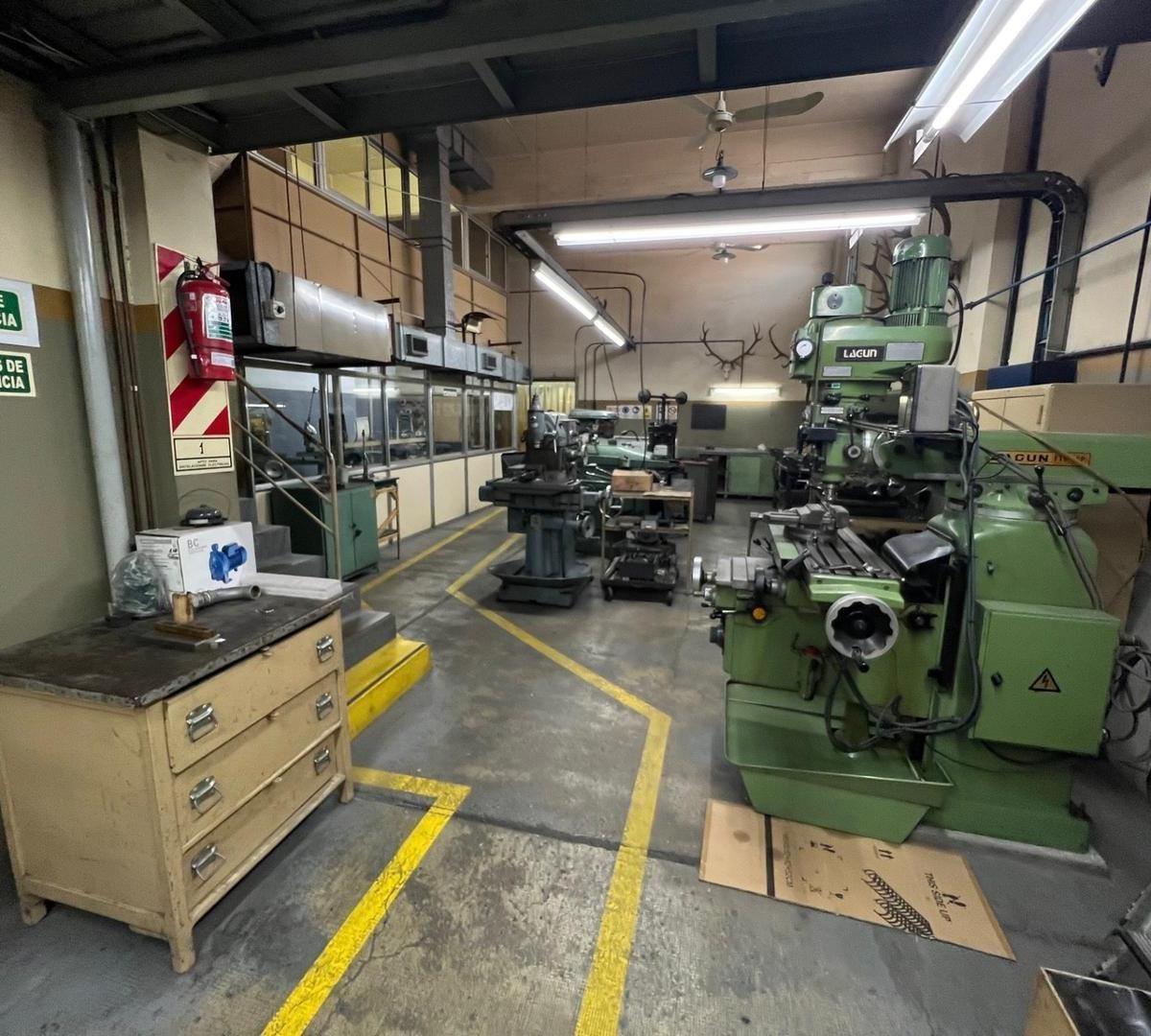 Venta de Excelente Deposito de 1426 m² 1