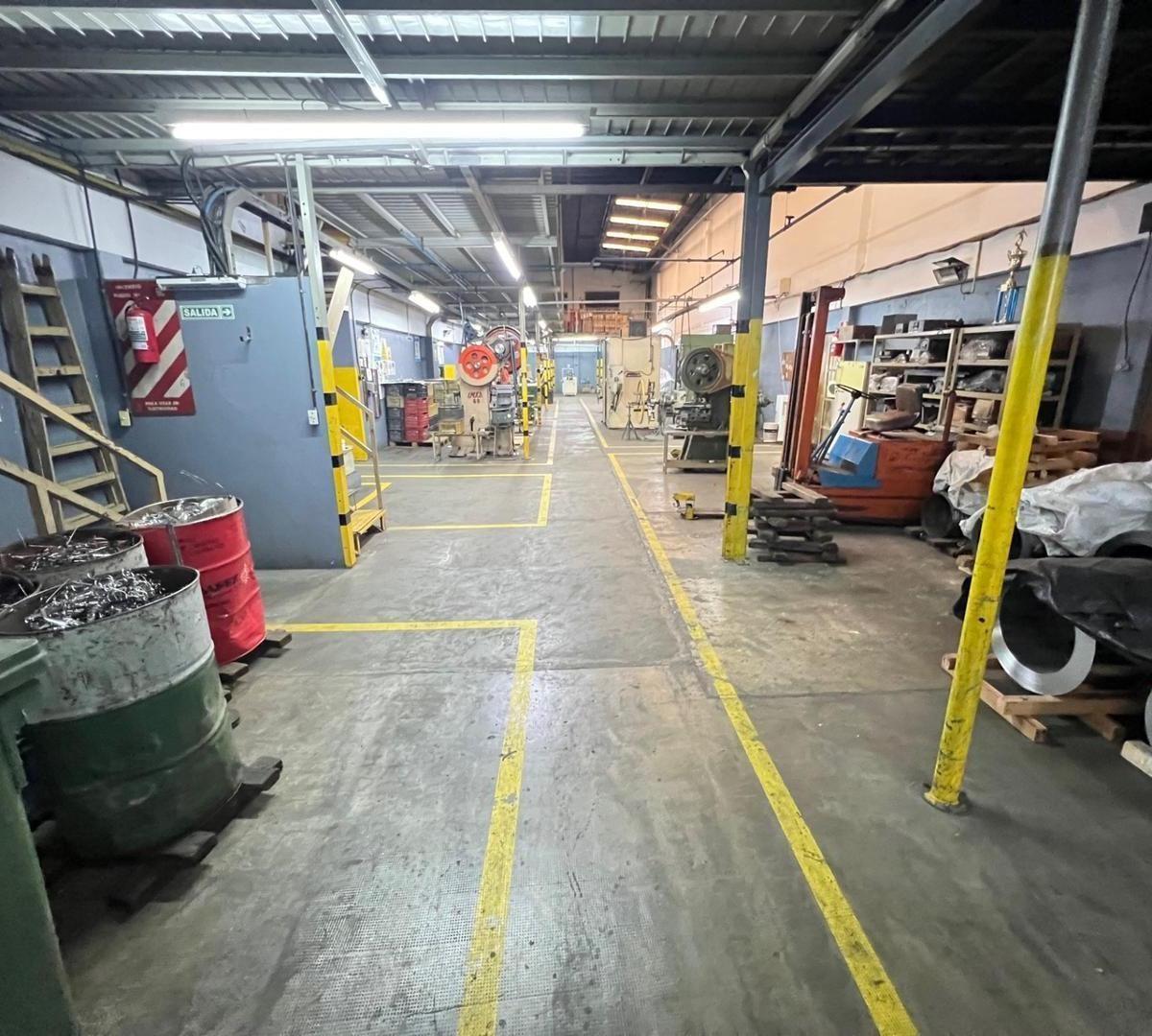 Venta de Excelente Deposito de 1426 m² 2