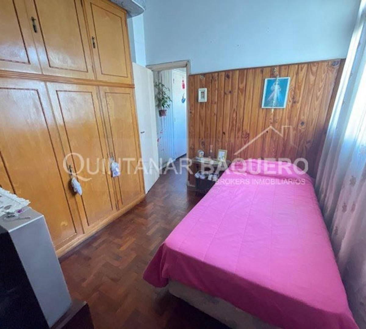 Venta: Departamento Tipo Casa de 3 Ambientes. P. Avellaneda. 3