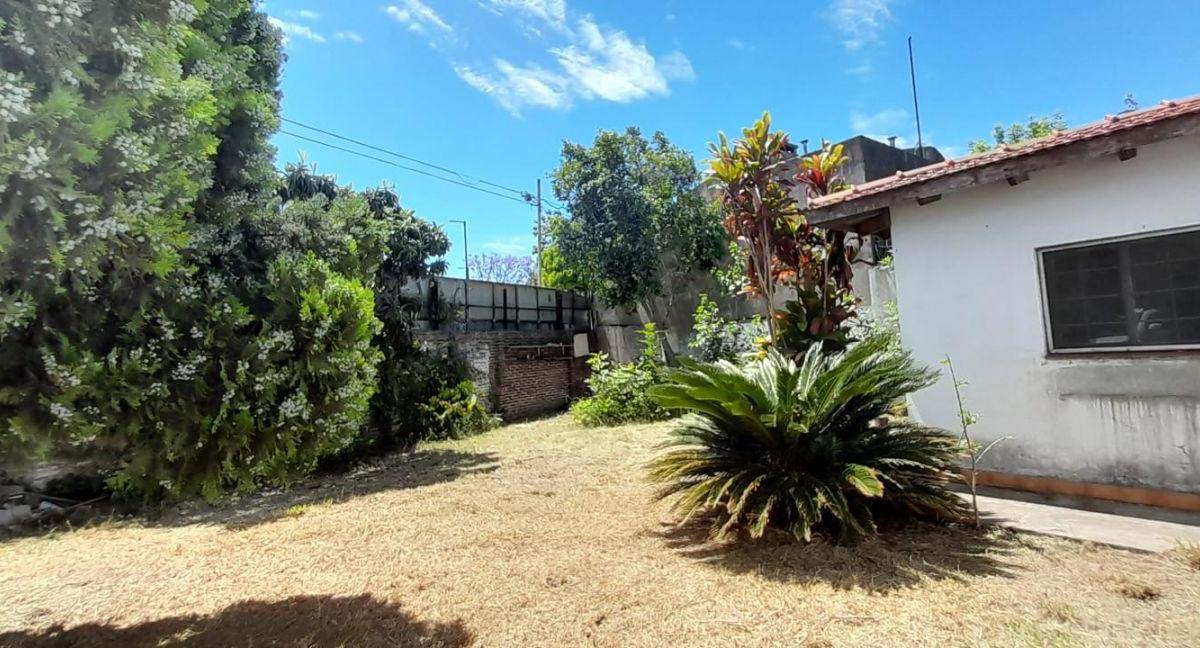 Venta de Casa en 2 Lotes en Parque Avellaneda. 4