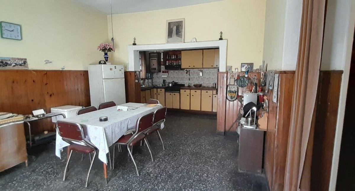 Venta de Casa en 2 Lotes en Parque Avellaneda. 4