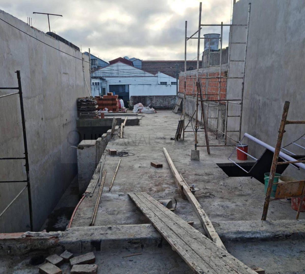Venta de Deposito en Pompeya 2