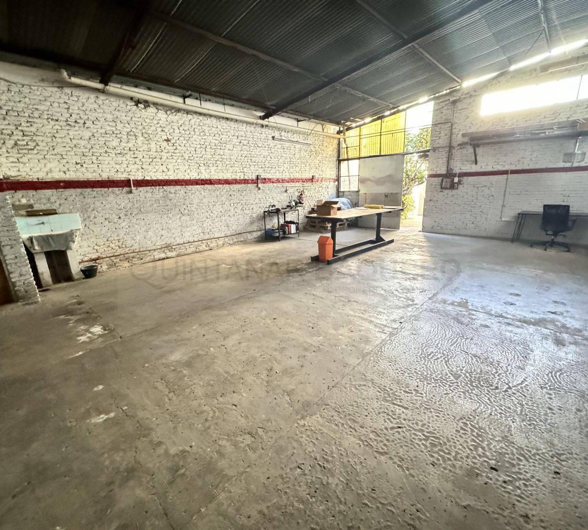 Venta de Hermosa Casa con Amplio Galpon 5