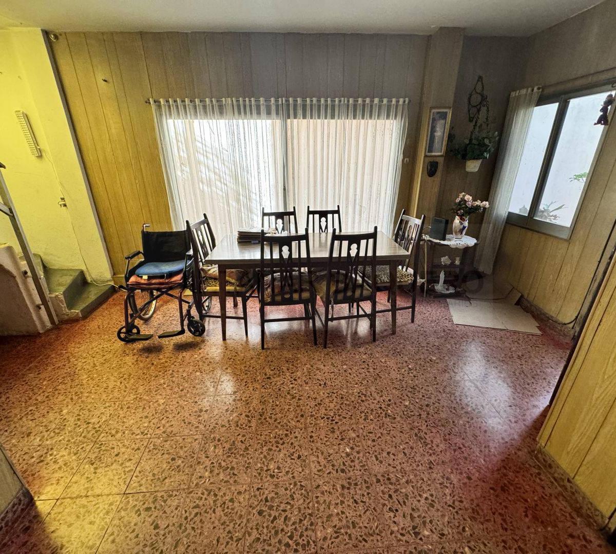 Venta de Hermosa Casa con Amplio Galpon 3