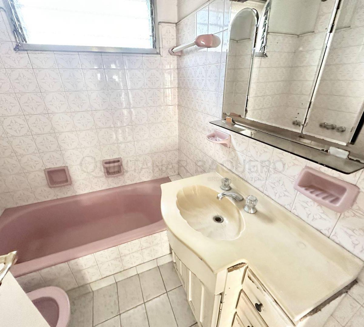 Venta de Casa Al Frente con Quincho 3