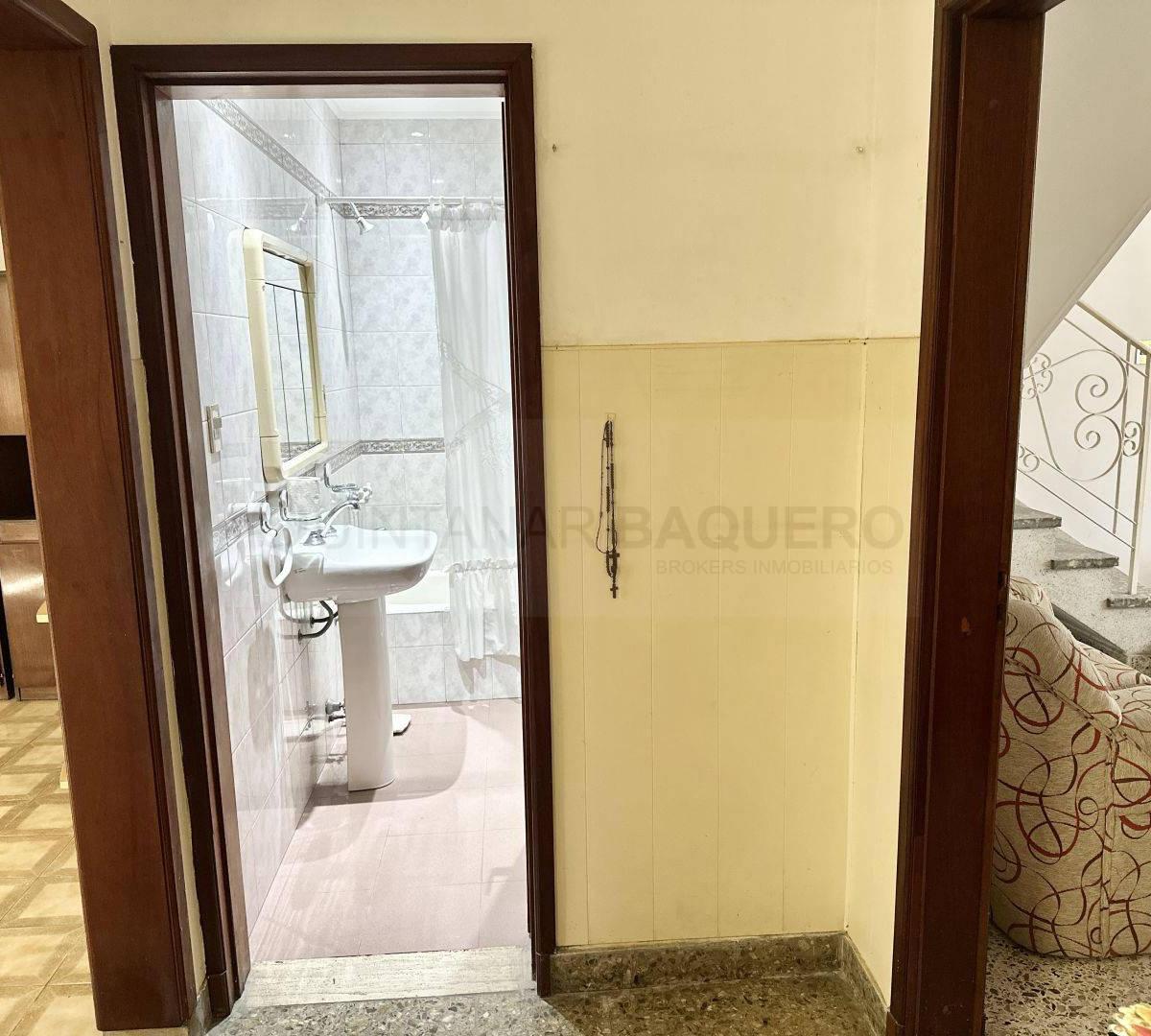 Venta de Casa Al Frente con Quincho 2