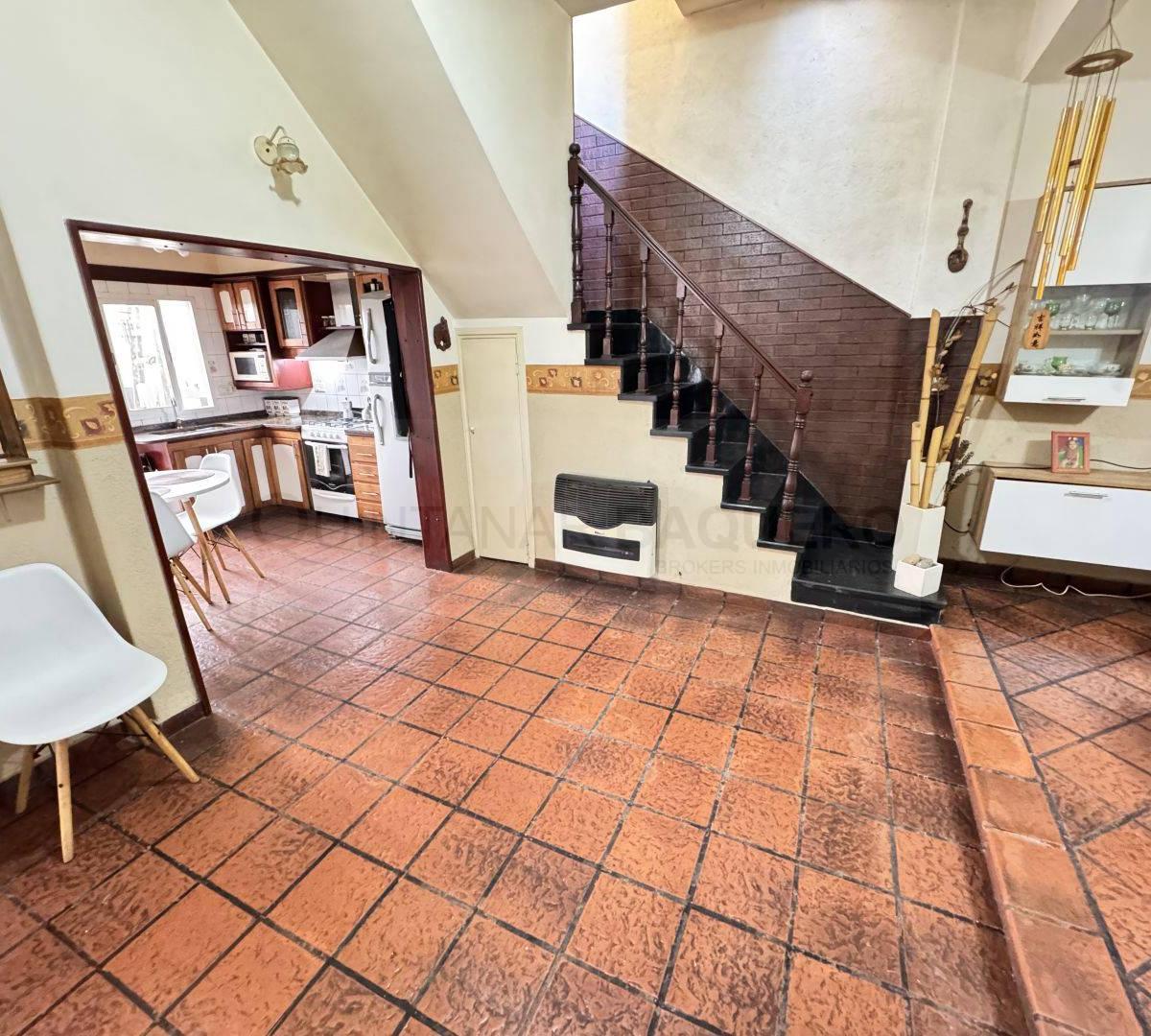 Venta de Casa con Dos Departamentos 4