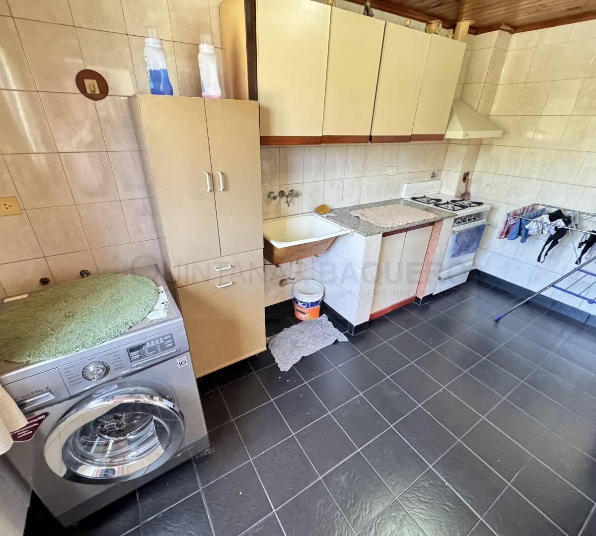 Venta de Casa con Dos Departamentos 3