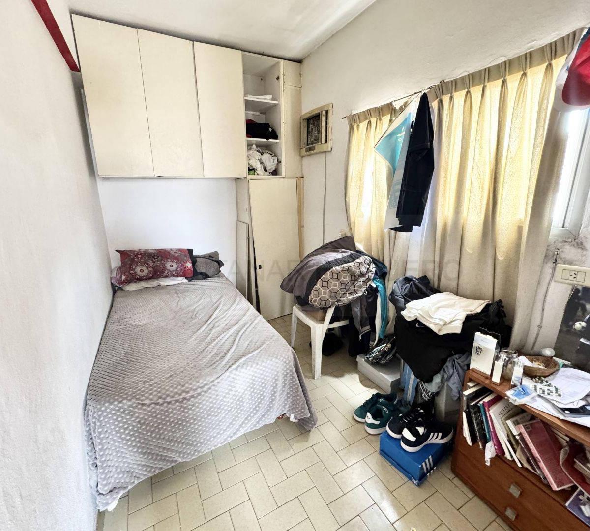 Venta de Casa con Patio y Terraza en Pompeya 2